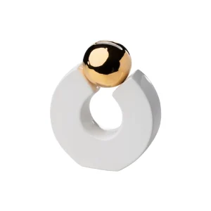 Kleine witte keramische urn voor huisdieren met een cirkelontwerp en een decoratieve bol die is geschilderd met echt goud bovenop.